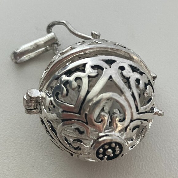 Vintage 925 Sterling Silver Locket - Picture 6 of 11